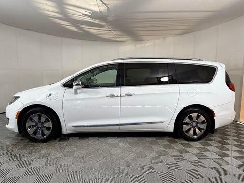 2018 Chrysler Pacifica Hybrid Limited