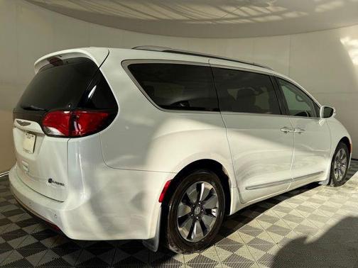 2018 Chrysler Pacifica Hybrid Limited