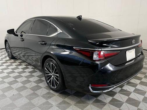 2023 Lexus ES 300h Base