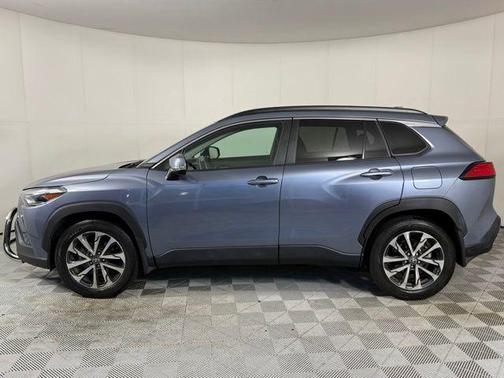2022 Toyota Corolla Cross XLE