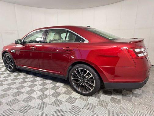 Ruby Red Metallic 2018 Ford Taurus SEL