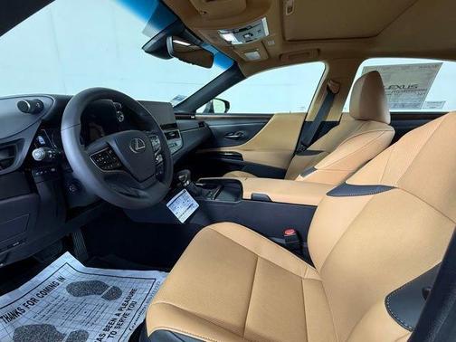 2025 Lexus ES 300h Base