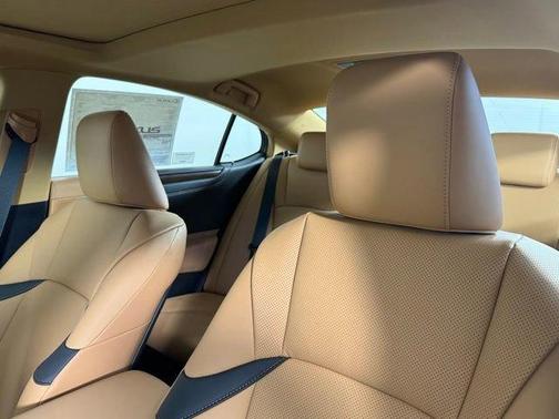 2025 Lexus ES 300h Base