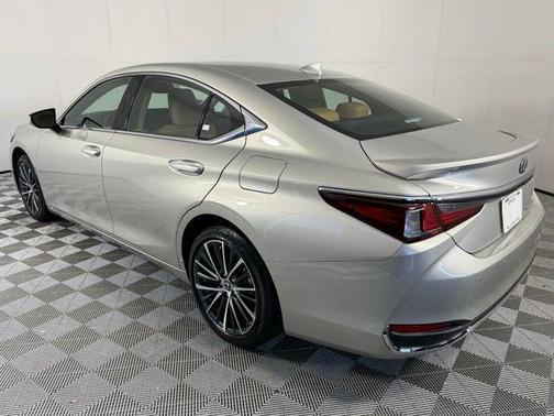 2025 Lexus ES 300h Base