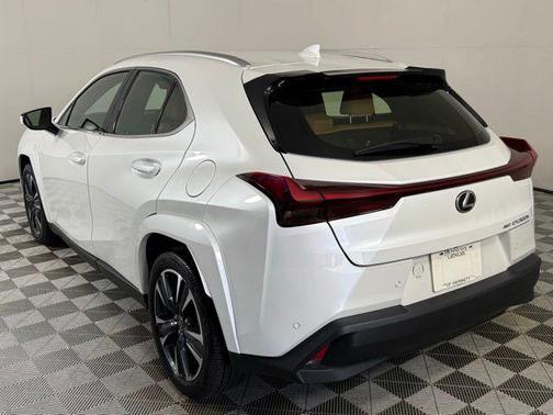 Eminent White Pearl 2025 Lexus UX 300h Premium