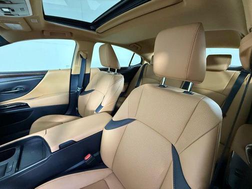 2023 Lexus ES 350 Base