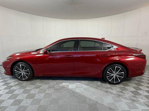 2025 Lexus ES 300h Base