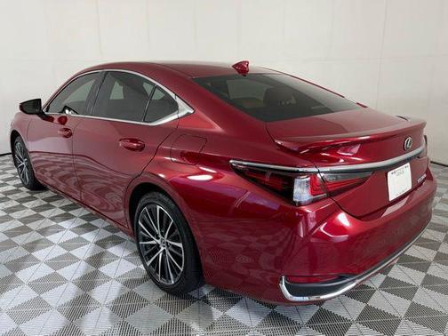 2025 Lexus ES 300h Base