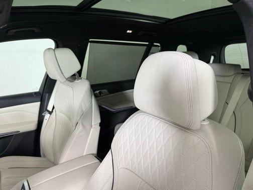 Manhattan Green Metallic 2022 BMW X7 xDrive40i