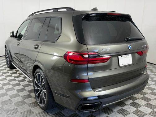 Manhattan Green Metallic 2022 BMW X7 xDrive40i