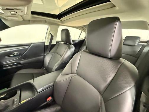 2024 Lexus ES 300h Base