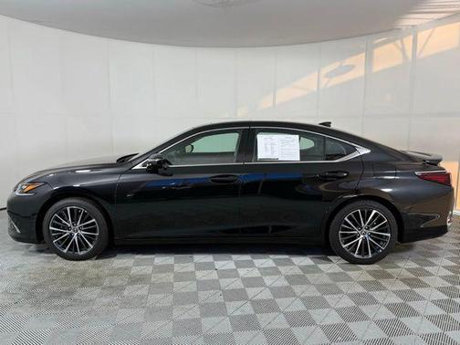 2024 Lexus ES 300h Base