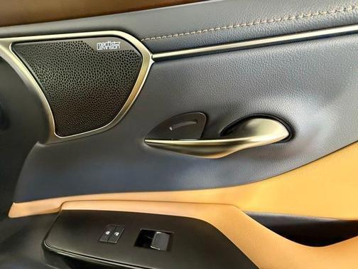 2025 Lexus ES 300h Ultra Luxury