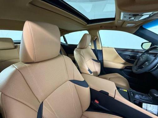 2025 Lexus ES 300h Ultra Luxury