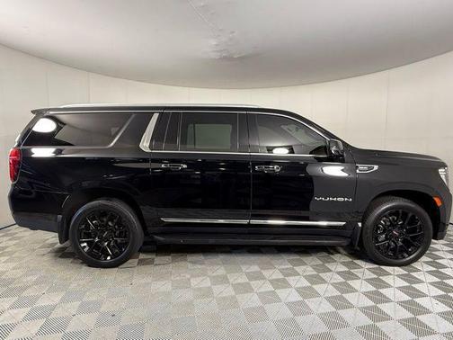 2022 GMC Yukon XL SLT
