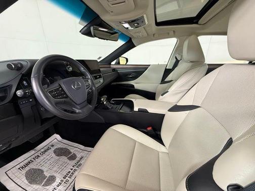 2025 Lexus ES 300h Base