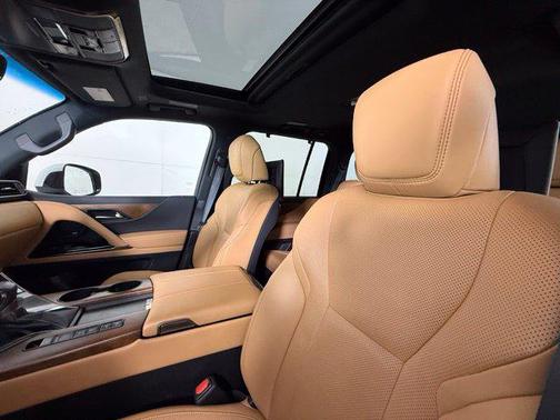 White Pearl 2023 Lexus LX 600 Luxury