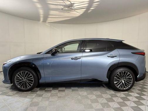2023 Lexus RZ 450e Luxury