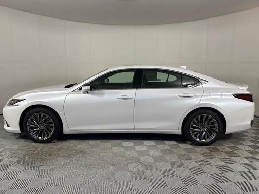 2025 Lexus ES 300h Luxury