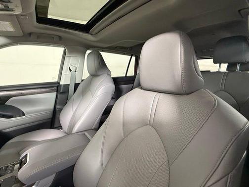 Ruby Flare Pearl 2023 Toyota Highlander Limited