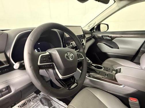 Ruby Flare Pearl 2023 Toyota Highlander Limited