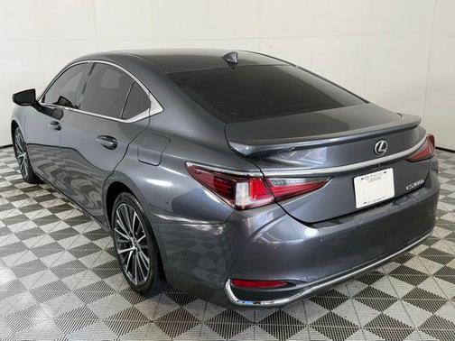 2023 Lexus ES 300h Base