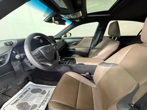 2023 Lexus ES 300h Base