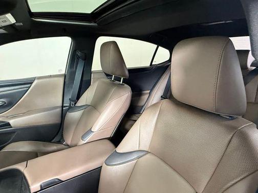 2023 Lexus ES 300h Base