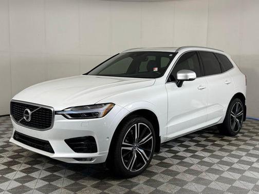 Crystal White Pearl 2019 Volvo XC60 T5 R-Design