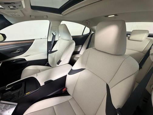 2025 Lexus ES 350 Base