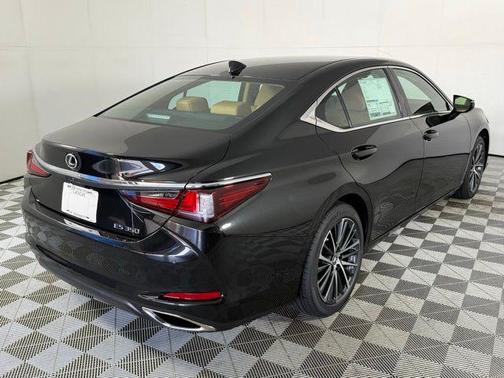 2025 Lexus ES 350 Base