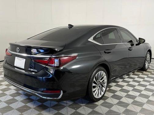 2021 Lexus ES 300h Luxury