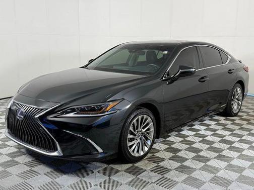 2021 Lexus ES 300h Luxury