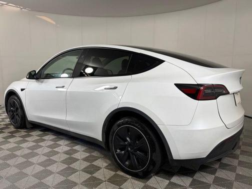 Pearl White Multi-Coat 2023 Tesla Model Y Long Range Dual Motor All-Wheel Drive