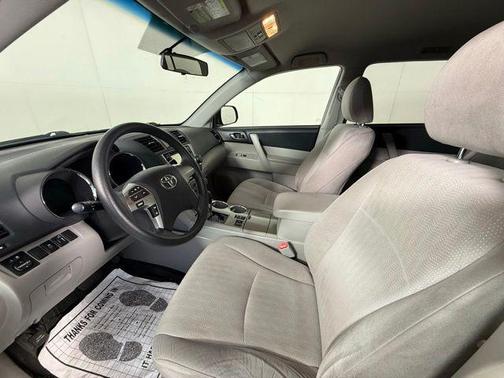 Sizzling Crimson Mica 2013 Toyota Highlander SE