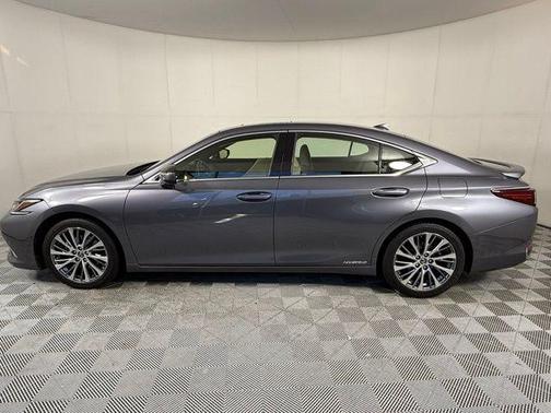 2019 Lexus ES 300h Base