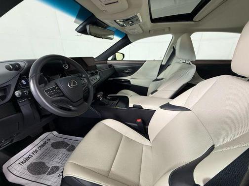 2025 Lexus ES 300h Base