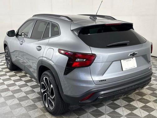 Sterling Gray Metallic 2025 Chevrolet Trax FWD 2RS