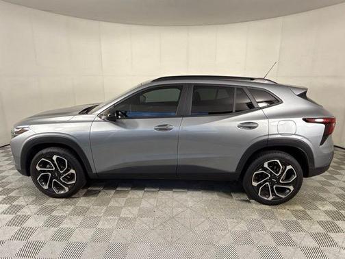 Sterling Gray Metallic 2025 Chevrolet Trax FWD 2RS