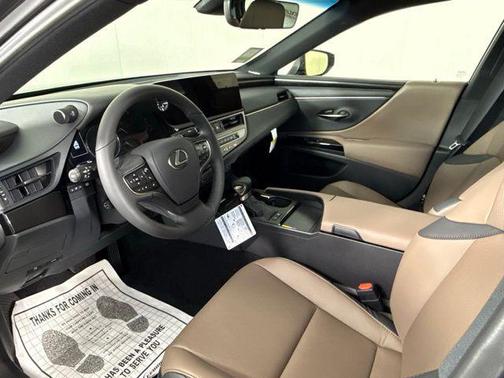 2025 Lexus ES 300h Base