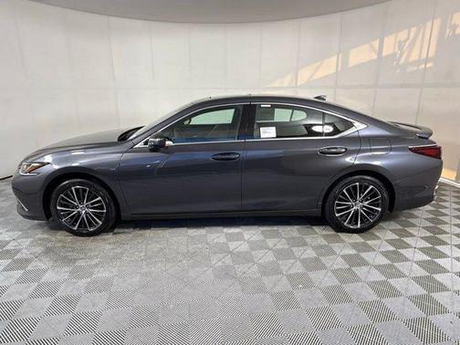 2025 Lexus ES 300h Base