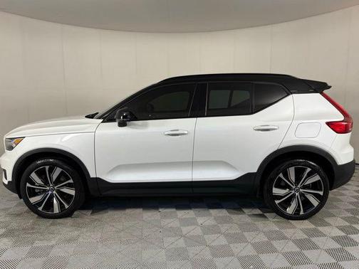 2021 Volvo XC40 Recharge Pure Electric P8