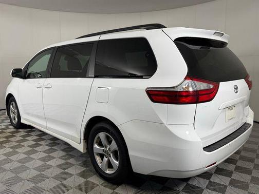 2018 Toyota Sienna LE