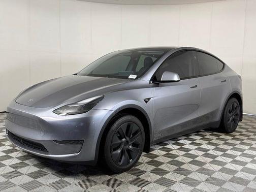 Pearl White 2024 Tesla Model Y Long Range Dual Motor All-Wheel Drive