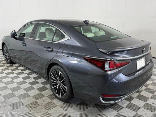 2025 Lexus ES 300h Base