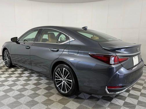 2025 Lexus ES 300h Base