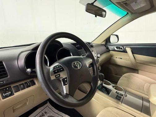 2011 Toyota Highlander SE