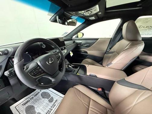 2025 Lexus ES 300h Ultra Luxury