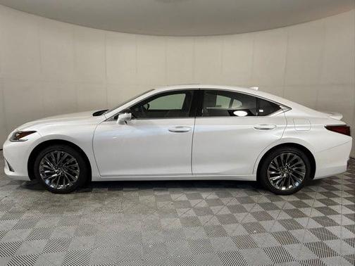 2025 Lexus ES 300h Ultra Luxury