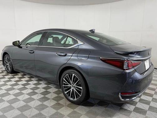 2025 Lexus ES 300h Base